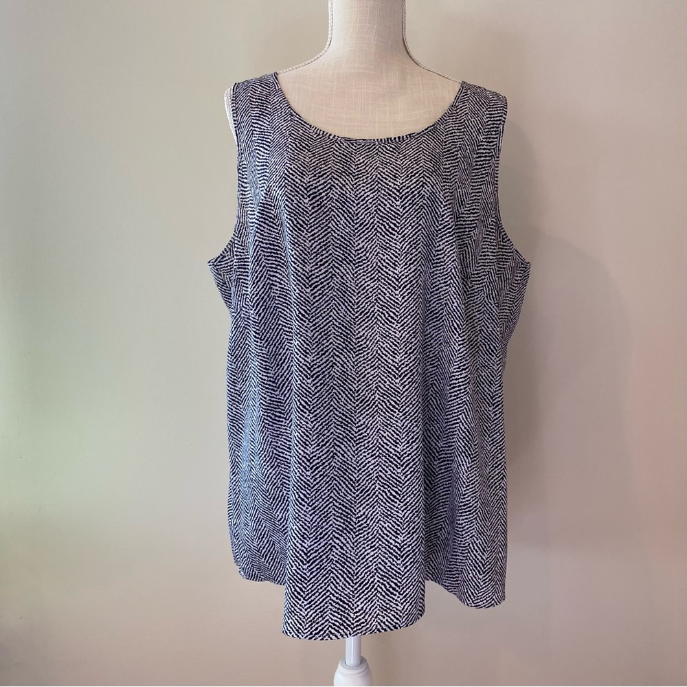 Scoop neck tank top Navy blue and white mix.